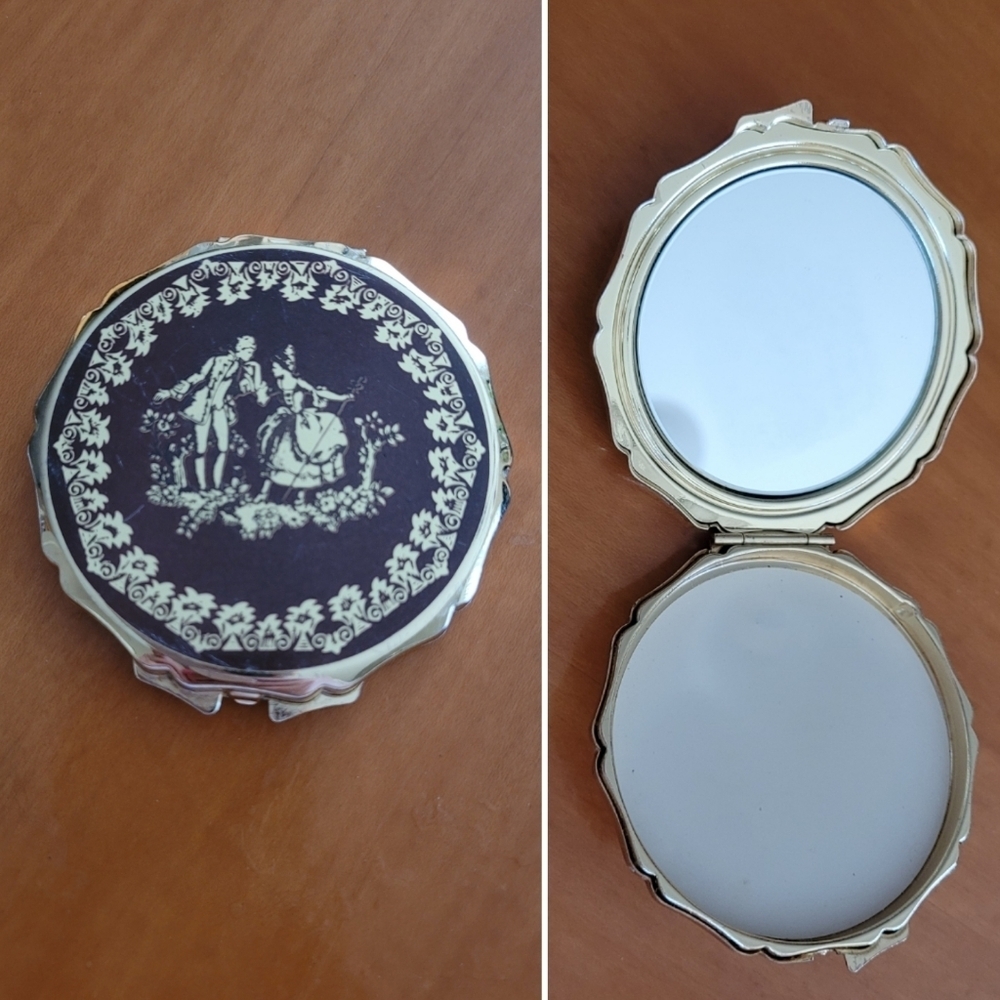 Vintage Japan Gold Tone Courting‎ Couple Scalloped Powder Compact Mirror